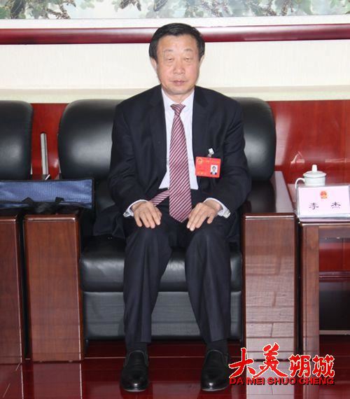 李杰参加会议