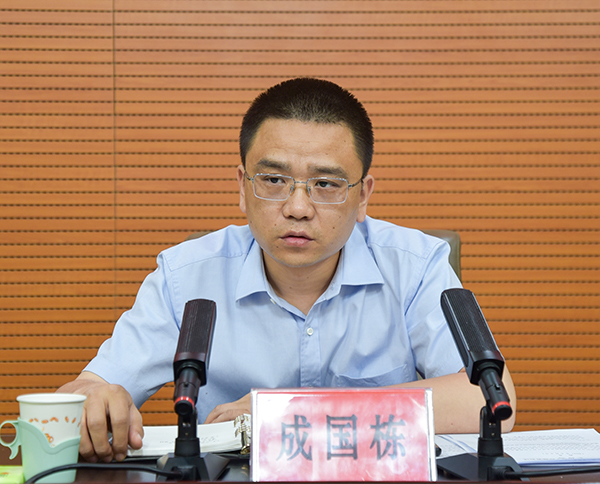 区委副书记,区长成国栋参加会议并讲话,副区长蔚秀